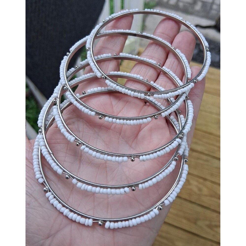 Set of 5 bangle bracelets sliver metal & white beads